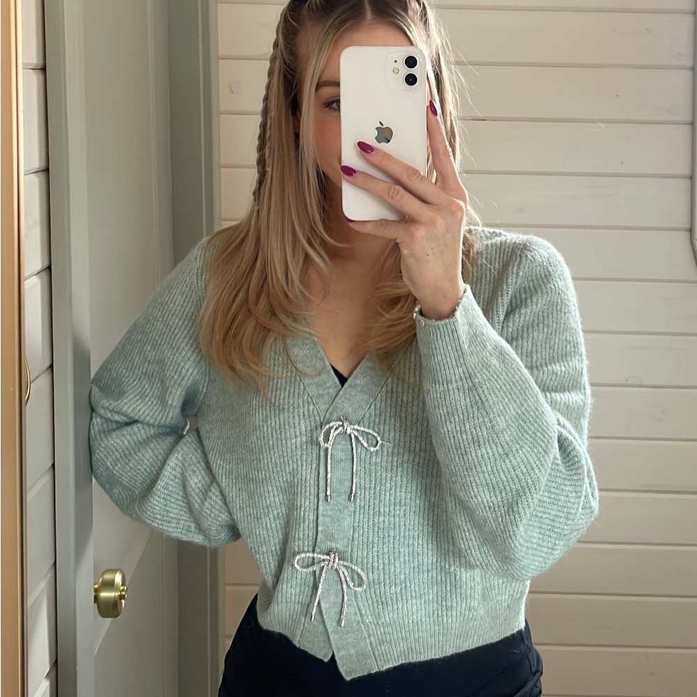 Cardigan with bows details